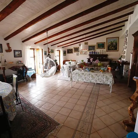 Gennaro Bed & Breakfast *